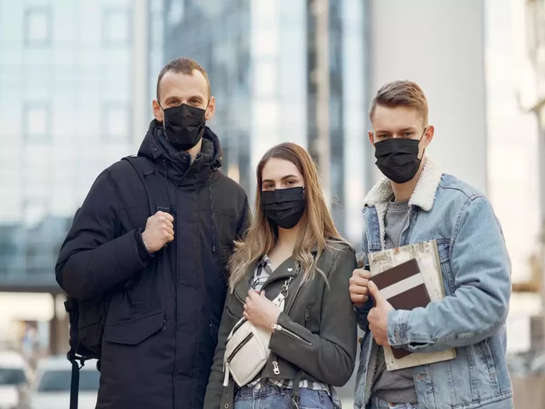 Can You Really Beat Air Pollution With Masks? 5 Pros And Cons