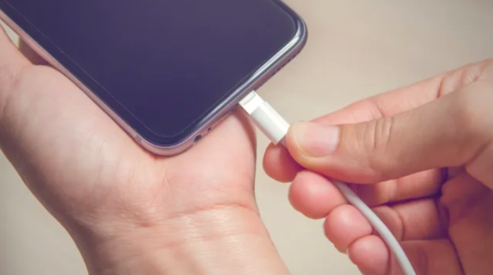 A guide on How to clean Iphone Charging port like a pro